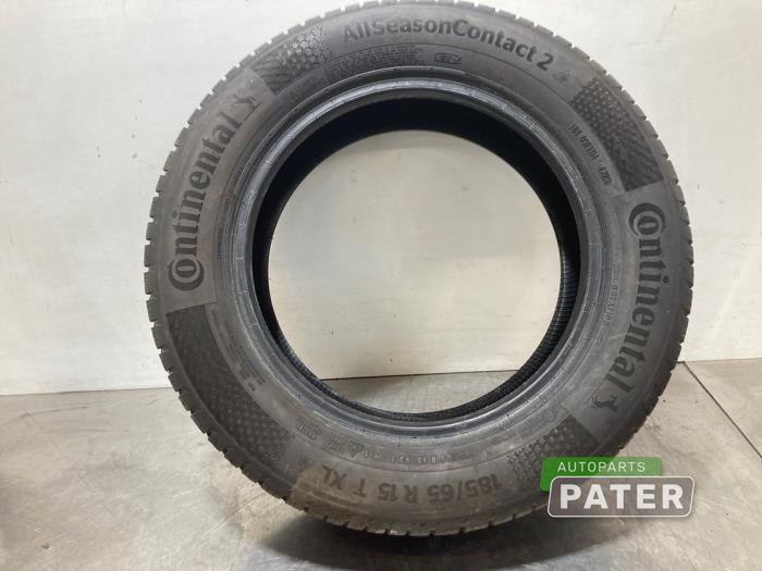 Używane Opona Volvo V70 (SW) 2.4 20V 170 Cena € 26,25 Procedura marży oferowane przez Autoparts Pater
