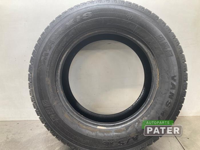 Używane Opona Cena € 38,12 Z VAT oferowane przez Autoparts Pater