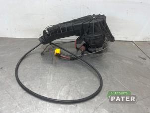 Begagnade Skjutdörrmotor, vänster Mercedes Viano (639) 3.0 CDI V6 24V Euro 5 Pris € 571,73 Inklusive moms erbjuds av Autoparts Pater