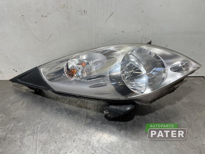 Używane Reflektor prawy Chevrolet Spark (M300) 1.0 16V Bifuel Cena € 47,25 Procedura marży oferowane przez Autoparts Pater