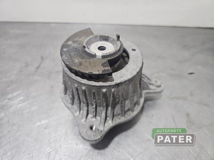 Usagé Support moteur Mercedes C (W205) C-250 2.2 CDI 16V BlueTEC, C-250d Prix € 21,00 Règlement à la marge proposé par Autoparts Pater