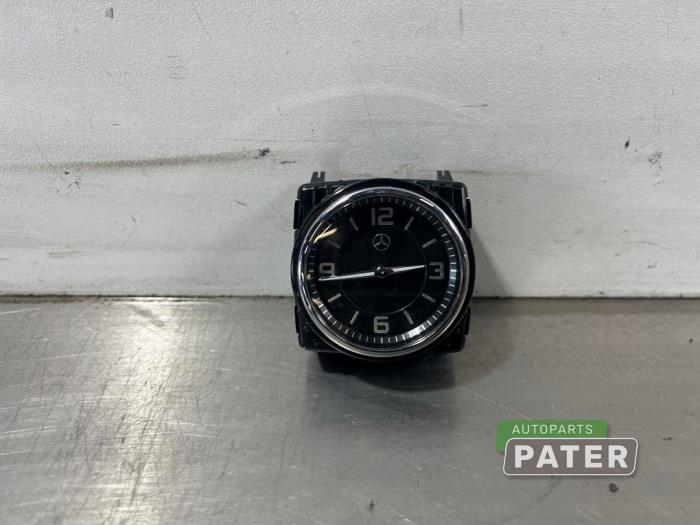 Begagnade Klocka Mercedes C (W205) C-250 2.2 CDI 16V BlueTEC, C-250d Pris € 26,25 Marginaltabell erbjuds av Autoparts Pater