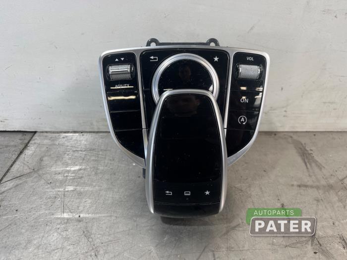 Używane Przycisk I-Drive Mercedes C (W205) C-250 2.2 CDI 16V BlueTEC, C-250d Cena € 157,50 Procedura marży oferowane przez Autoparts Pater