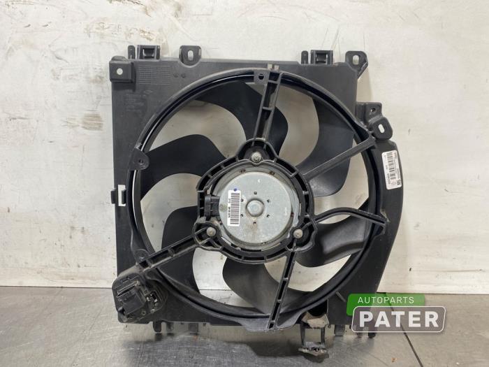 Używane Wentylator Renault Clio III (BR/CR) 1.2 16V TCe 100 Cena € 21,00 Procedura marży oferowane przez Autoparts Pater