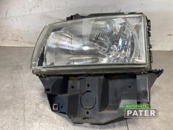 Używane Reflektor lewy Volkswagen Transporter/Caravelle T4 2.5 TDI Cena € 63,53 Z VAT oferowane przez Autoparts Pater