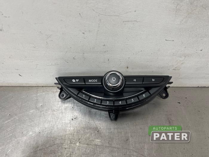Begagnade Radiokontrollpanel Mini Mini (F56) 1.5 12V Cooper Pris € 63,00 Marginaltabell erbjuds av Autoparts Pater