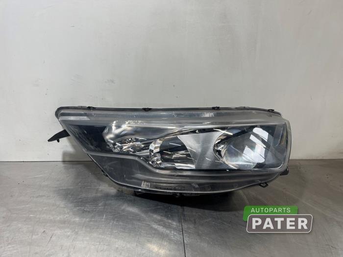 Używane Reflektor prawy Iveco New Daily VI 33.180,35.180,52.180,60.180, 70.180. 72.180 Cena € 158,81 Z VAT oferowane przez Autoparts Pater