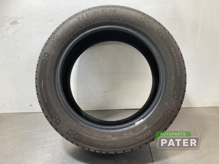 Używane Opona Ford Fiesta 7 1.0 EcoBoost 12V 100 Cena € 21,00 Procedura marży oferowane przez Autoparts Pater
