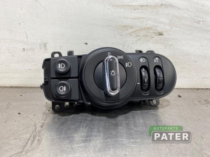 Usados Interruptor de luz Mini Clubman (F54) 1.5 One 12V Precio € 26,25 Norma de margen ofrecido por Autoparts Pater