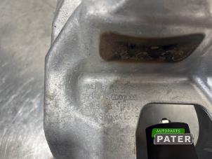 Motorlager van een Audi A4 Avant (B9) 2.0 35 TFSI Mild Hybrid 16V 2021