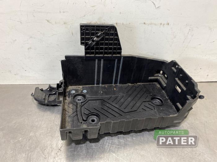 Begagnade Batterilåda Opel Mokka 1.2 Turbo 12V Pris € 15,75 Marginaltabell erbjuds av Autoparts Pater
