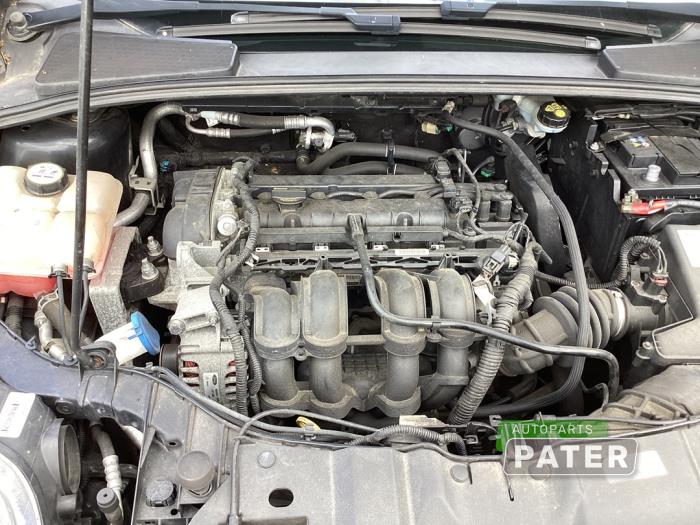 Motor van een Ford Focus 3 Wagon 1.6 Ti-VCT 16V 125 2012