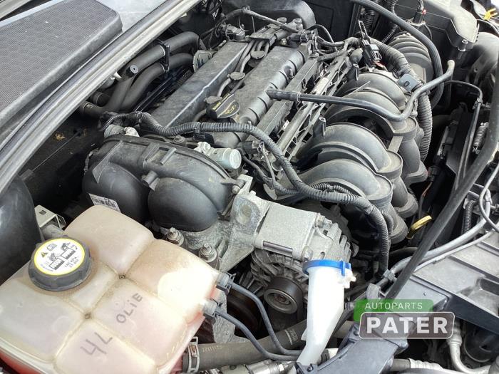 Motor van een Ford Focus 3 Wagon 1.6 Ti-VCT 16V 125 2012