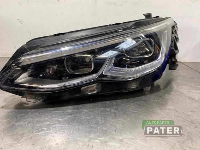 Używane Reflektor lewy Volkswagen Golf VIII (CD1) 1.5 eTSI 16V Cena € 525,00 Procedura marży oferowane przez Autoparts Pater