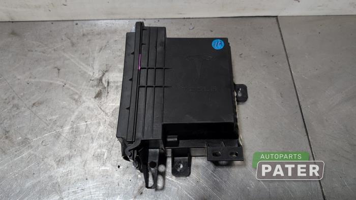 Begagnade Modul (diverse) Tesla Model X 75D Pris € 131,25 Marginaltabell erbjuds av Autoparts Pater