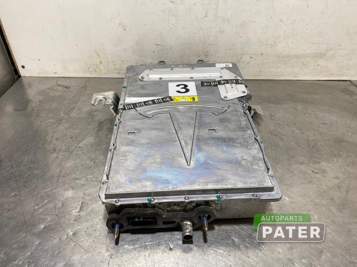 Używane Przetwornica Tesla Model X 75D Cena € 2.047,50 Procedura marży oferowane przez Autoparts Pater