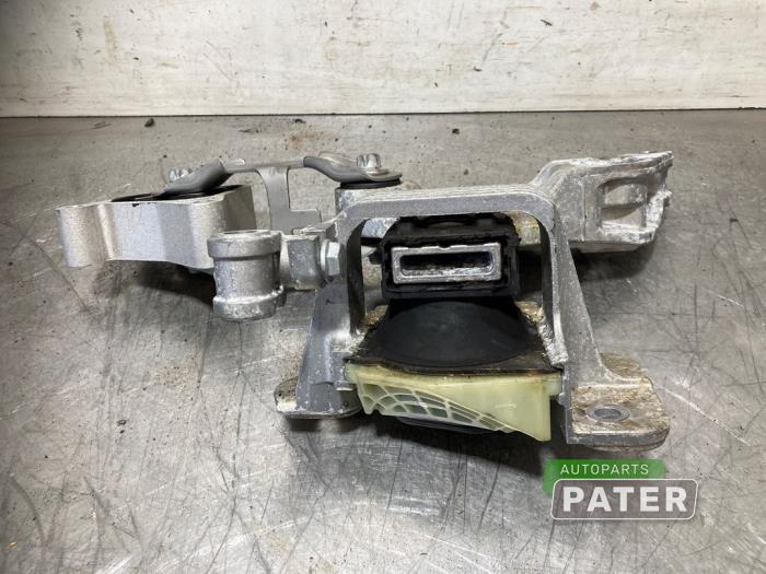 Used Engine mount Mercedes eVito Tourer (447.7) 41 kWh Price € 50,82 Inclusive VAT offered by Autoparts Pater