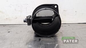 Luftmassenmesser van een Volkswagen Transporter T5 2.0 TDI BlueMotion 2014
