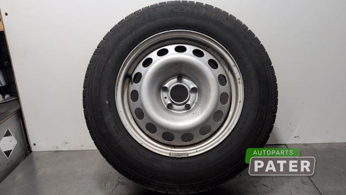 Używane Obrecz + Opona Citroen Jumpy ë-Jumpy Cena € 95,29 Z VAT oferowane przez Autoparts Pater