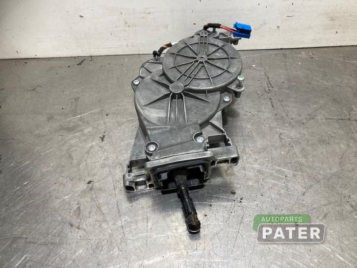 Używane Silnik tylnej klapy Mercedes C Estate (S205) C-350 e 2.0 16V Cena € 52,50 Procedura marży oferowane przez Autoparts Pater