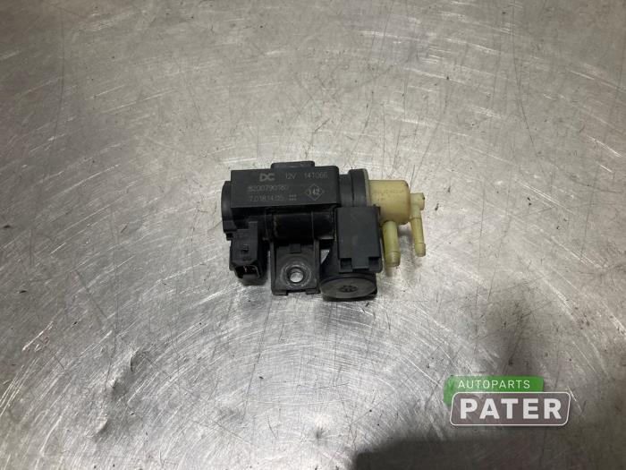 Usagé Clapet de surpression Turbo Mercedes B (W246/W242) 1.5 B-180 CDI,d 16V Prix € 15,75 Règlement à la marge proposé par Autoparts Pater