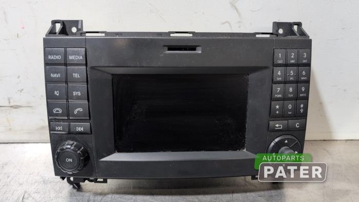 Używane Radio Mercedes Sprinter 3,5t (906.63) 316 CDI 16V Cena € 374,80 Z VAT oferowane przez Autoparts Pater