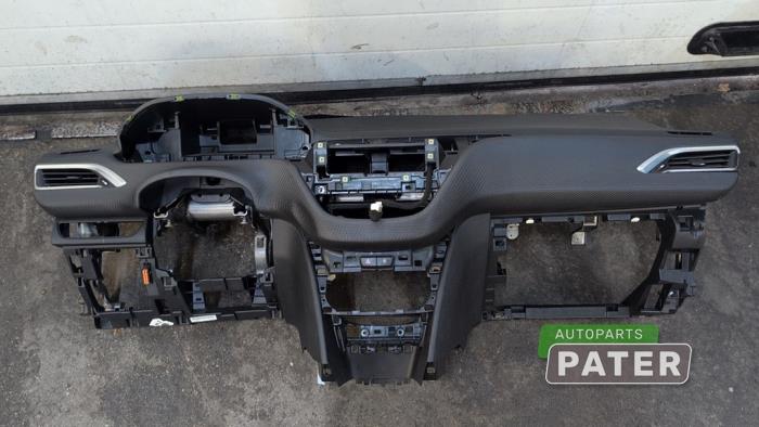 Używane Panel Peugeot 2008 (CU) 1.2 Vti 12V PureTech 82 Cena € 210,00 Procedura marży oferowane przez Autoparts Pater