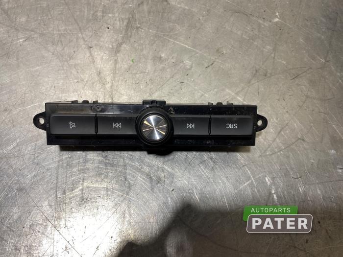 Używane Panel obslugi radia MG ZS EV Cena € 21,00 Procedura marży oferowane przez Autoparts Pater