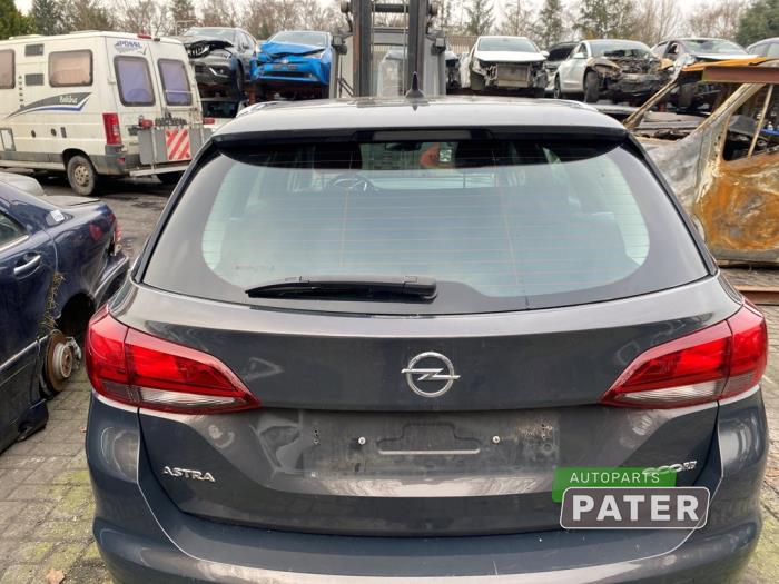 Begagnade Baklucka Opel Astra K Sports Tourer 1.0 Turbo 12V Pris € 577,50 Marginaltabell erbjuds av Autoparts Pater