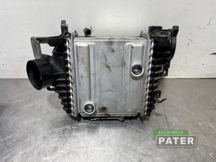 Used Intercooler Mercedes E Estate (S213) E-300de 2.0 Turbo 16V Price € 105,00 Margin scheme offered by Autoparts Pater