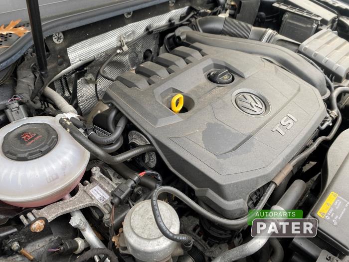 Engine from a Volkswagen Passat Variant (3G5) 1.5 TSI 16V 2019