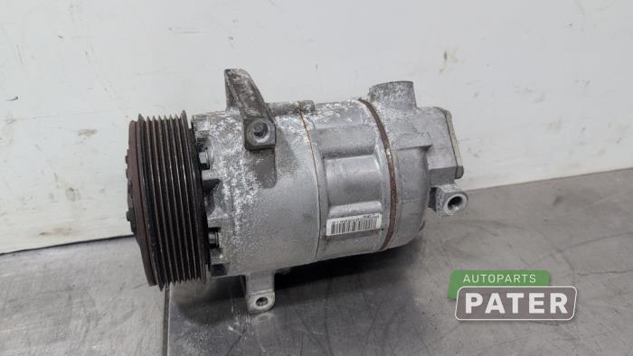 Usagé Compresseur de clim Renault Captur I (2R) 0.9 Energy TCE 12V Prix € 105,00 Règlement à la marge proposé par Autoparts Pater