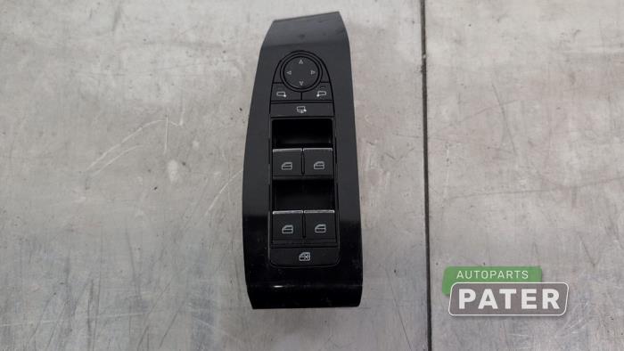 Usados Interruptor combinado de ventanillas Mazda 3 (BP) 2.0 SkyActiv-G 122 M Hybrid 16V Precio € 26,25 Norma de margen ofrecido por Autoparts Pater
