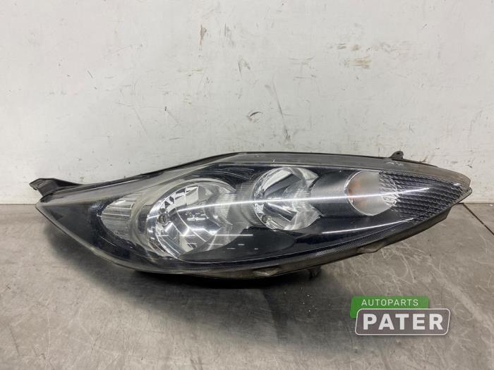 Używane Reflektor prawy Ford Fiesta 6 (JA8) 1.25 16V Cena € 105,00 Procedura marży oferowane przez Autoparts Pater