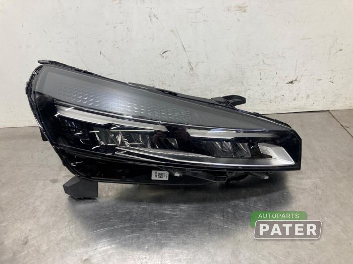 Używane Reflektor prawy Renault Clio IV (5R) 1.2 TCE 16V GT EDC Cena € 420,00 Procedura marży oferowane przez Autoparts Pater