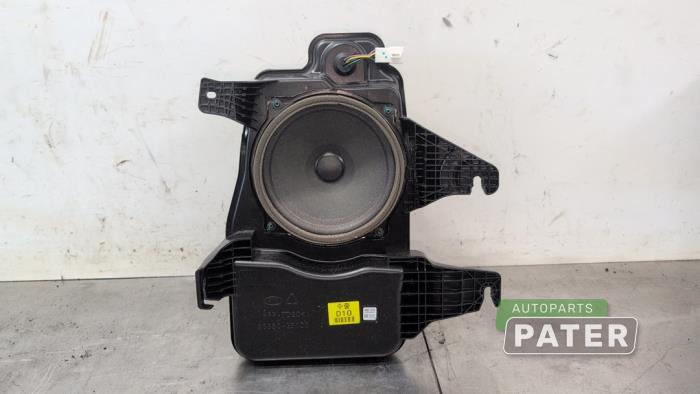 Używane Subwoofer Kia Niro I (DE) 1.6 GDI Hybrid Cena € 105,00 Procedura marży oferowane przez Autoparts Pater