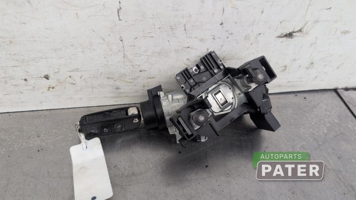 Używane Stacyjka + Kluczyk Volkswagen Up! (121) 1.0 12V 60 Cena € 26,25 Procedura marży oferowane przez Autoparts Pater