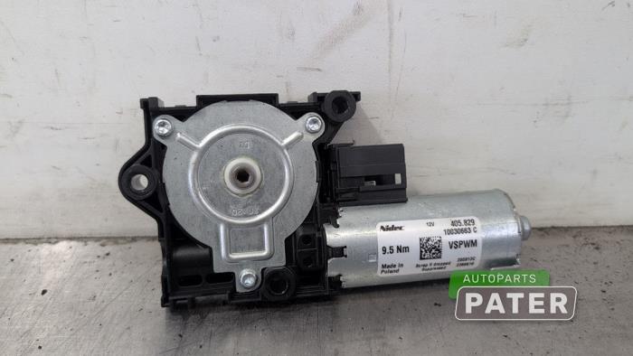 Używane Silnik szyberdachu Mercedes CLA (118.3) 1.3 CLA-200 Turbo 16V Cena € 52,50 Procedura marży oferowane przez Autoparts Pater
