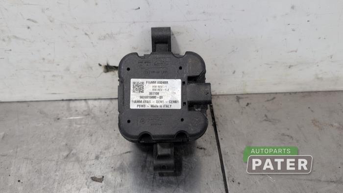Używane Glosnik VESS Peugeot 2008 (UD/UK/UR/US/UX) e-2008 50 kWh Cena € 31,50 Procedura marży oferowane przez Autoparts Pater
