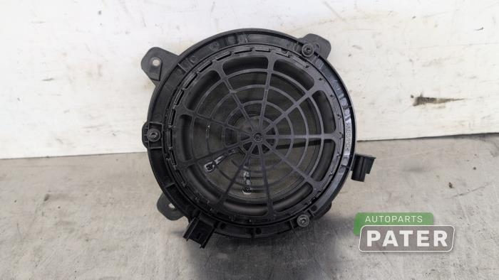 Używane Glosnik Peugeot 2008 (UD/UK/UR/US/UX) e-2008 50 kWh Cena € 15,75 Procedura marży oferowane przez Autoparts Pater