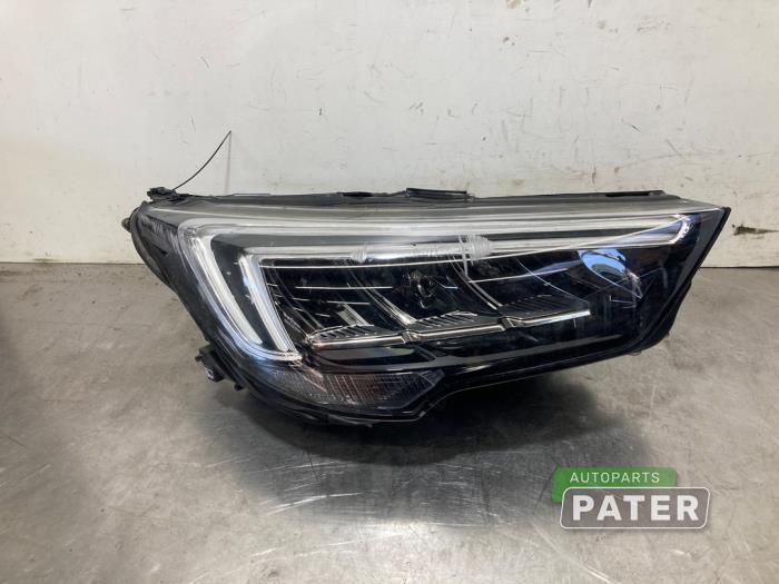 Używane Reflektor prawy Opel Crossland (X) 1.2 12V Cena € 100,00 Procedura marży oferowane przez Autoparts Pater