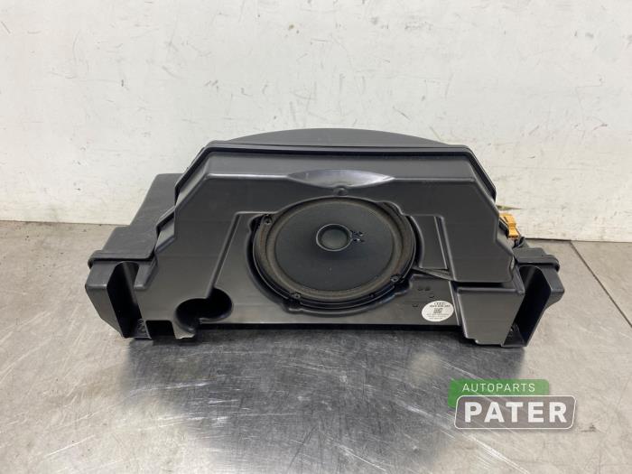 Używane Subwoofer Audi A4 Avant (B9) 2.0 TDI 16V Cena € 68,25 Procedura marży oferowane przez Autoparts Pater