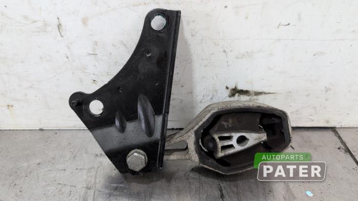 Usagé Support moteur Opel Crossland (X) 1.2 12V Prix € 21,00 Règlement à la marge proposé par Autoparts Pater