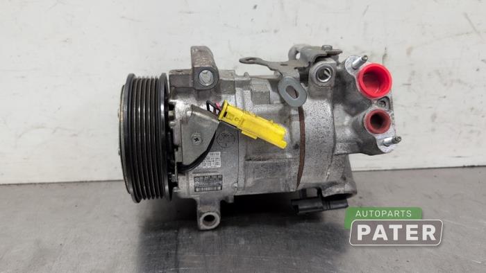Usagé Compresseur de clim Opel Crossland (X) 1.2 12V Prix € 68,25 Règlement à la marge proposé par Autoparts Pater