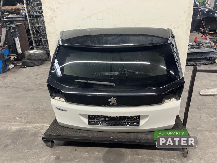Begagnade Baklucka Peugeot 3008 II (M4/MC/MJ/MR) 1.2 12V e-THP PureTech 130 Pris € 367,50 Marginaltabell erbjuds av Autoparts Pater