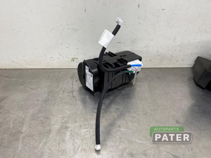 Divers d'un Mercedes-Benz S Lang (V223) 3.0 S-350d 2023