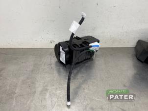 Divers d'un Mercedes-Benz S Lang (V223) 3.0 S-350d 2023