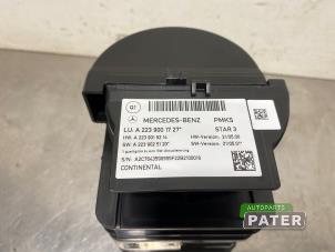 Divers d'un Mercedes-Benz S Lang (V223) 3.0 S-350d 2023