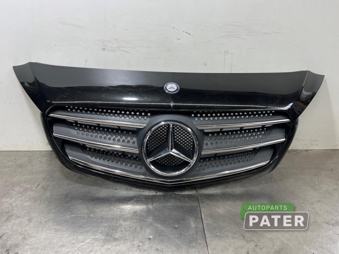 Używane Grill Mercedes Citan (415.6) 1.5 109 CDI Cena € 95,29 Z VAT oferowane przez Autoparts Pater