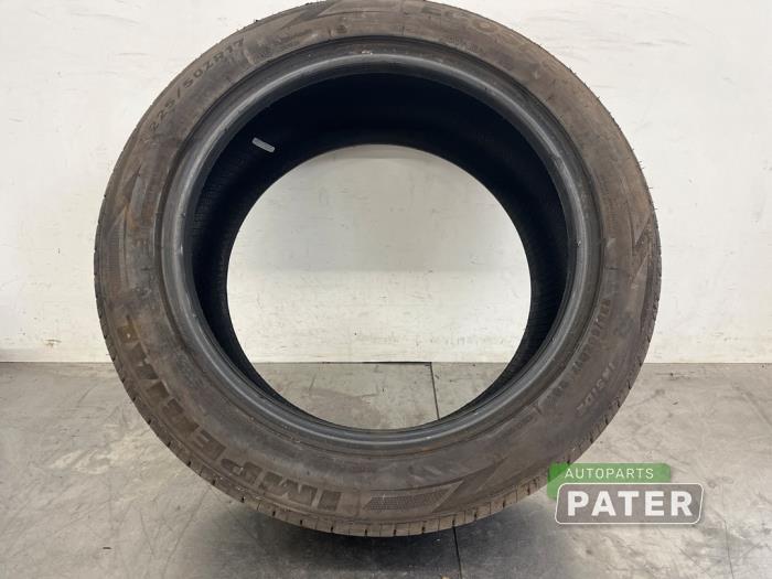 Używane Opona Opel Zafira Tourer (P12) 1.4 Turbo 16V Ecotec Cena € 21,00 Procedura marży oferowane przez Autoparts Pater